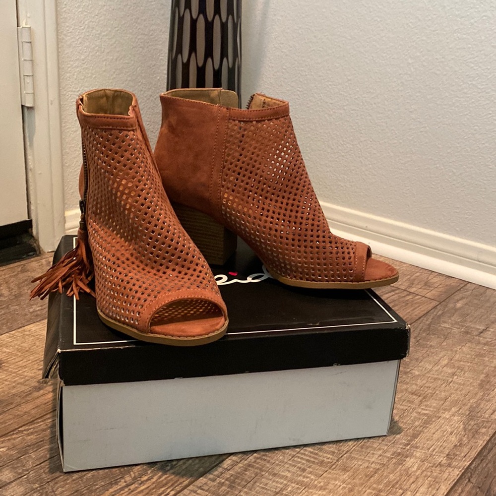 Qupid Cinnamon Suede Size 10
